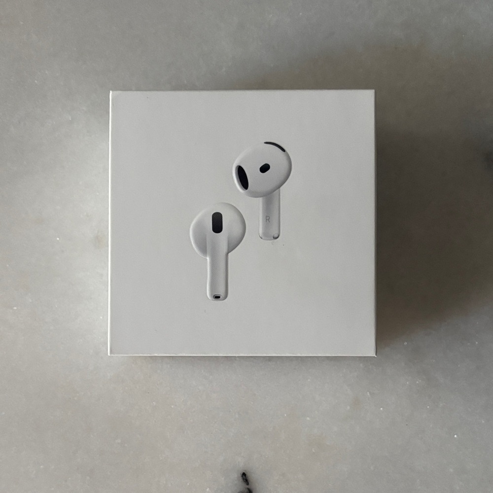 Apple AirPods 4 with noise cancellation in Classic White